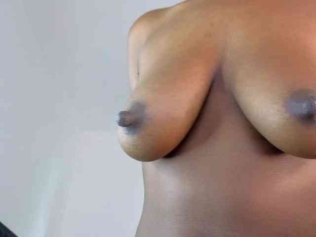 Pretty-Titties webcam