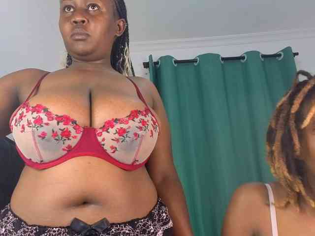 Pretty-Titties webcam