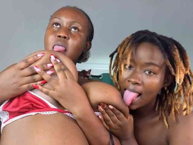 Pretty-Titties webcam