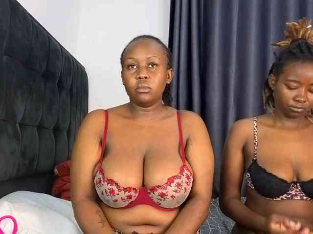 Pretty-Titties webcam