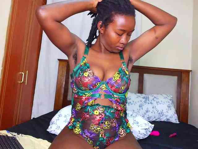 Pretty-Titties webcam