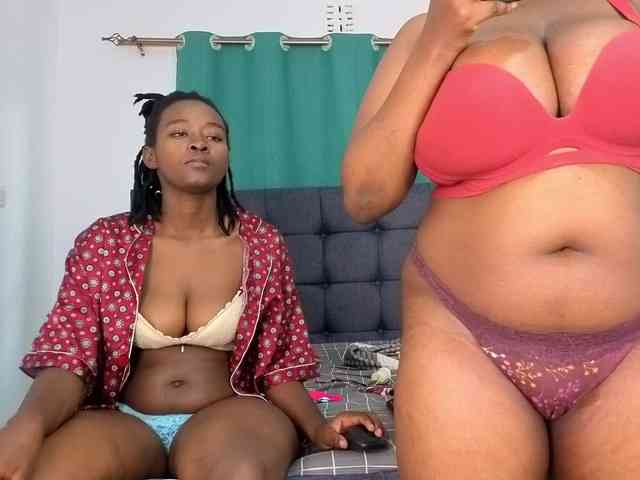 Pretty-Titties webcam