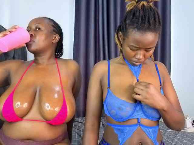 Pretty-Titties webcam