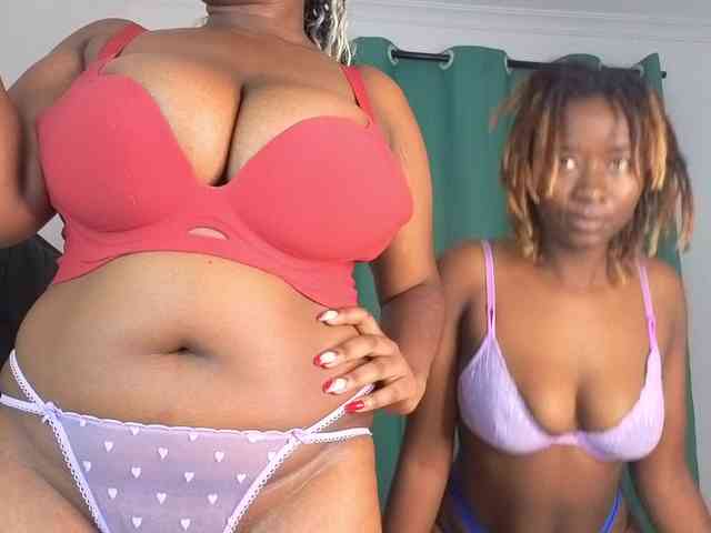 Pretty-Titties webcam