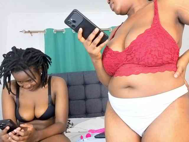 Pretty-Titties webcam
