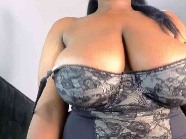 Pretty-Titties webcam
