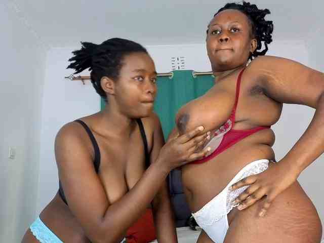 Pretty-Titties webcam