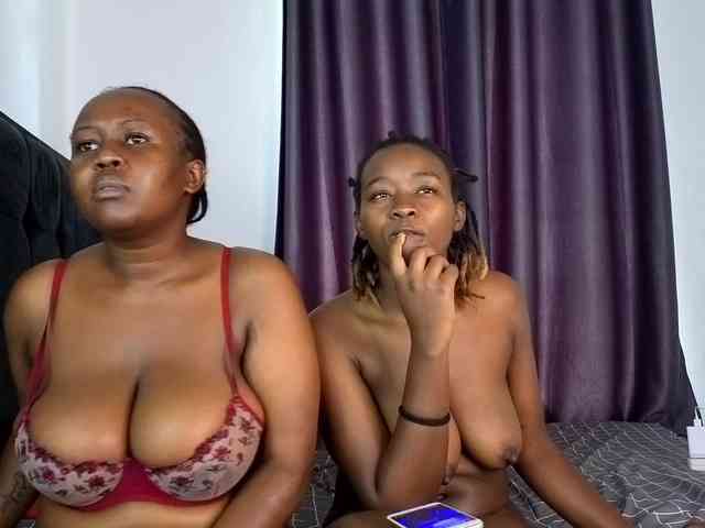 Pretty-Titties webcam