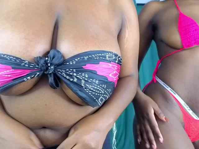 Pretty-Titties webcam