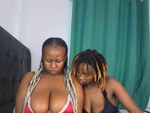 Pretty-Titties webcam