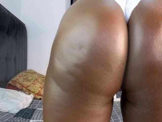 Pretty-Titties webcam