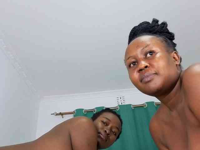 Pretty-Titties webcam