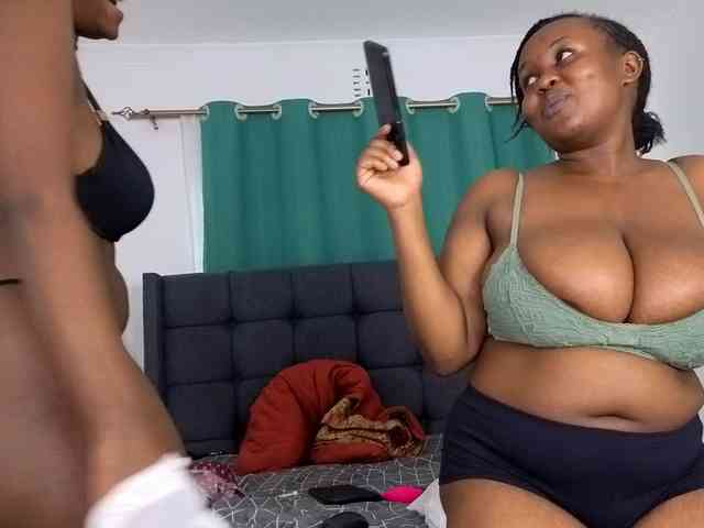 Pretty-Titties webcam