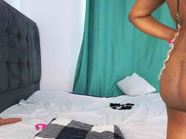 Pretty-Titties webcam
