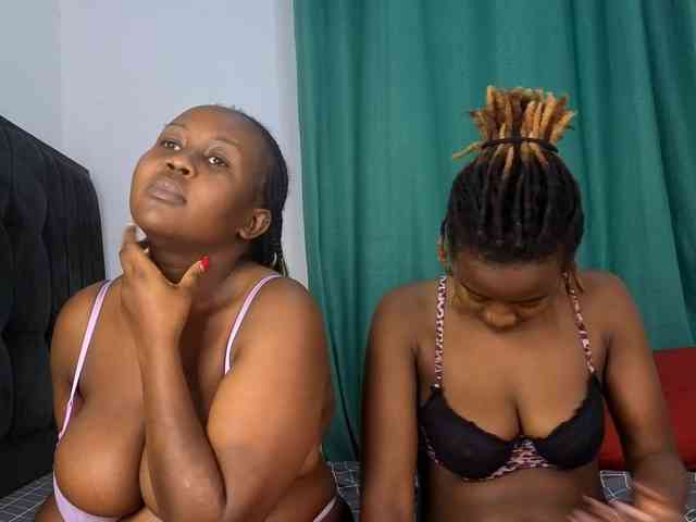 Pretty-Titties webcam