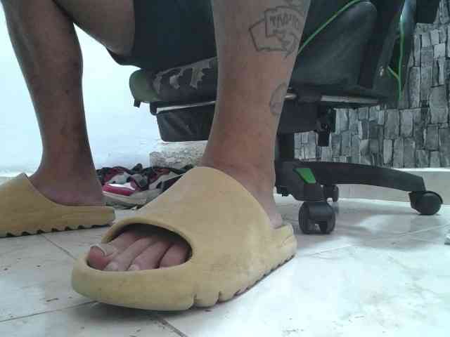srfindomfeetdraining Sex Cam Show