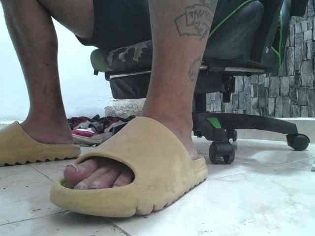 srfindomfeetdraining Sex Cam Show
