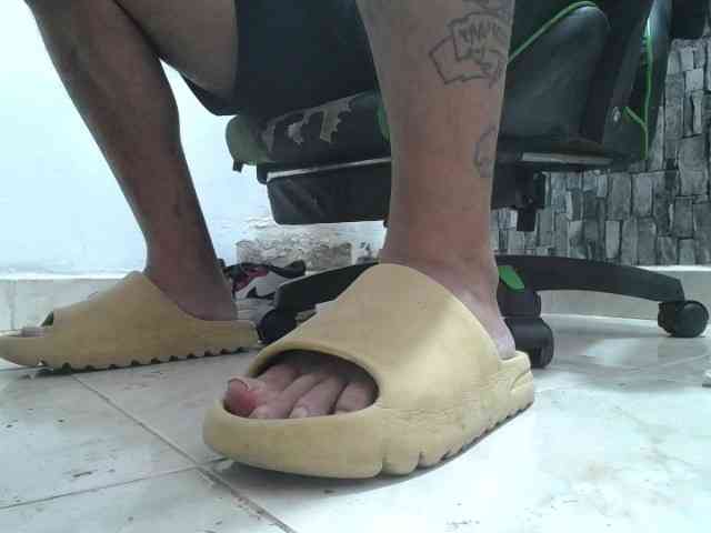 srfindomfeetdraining Sex Cam Show