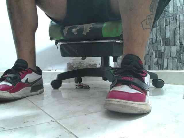 srfindomfeetdraining Sex Cam Show