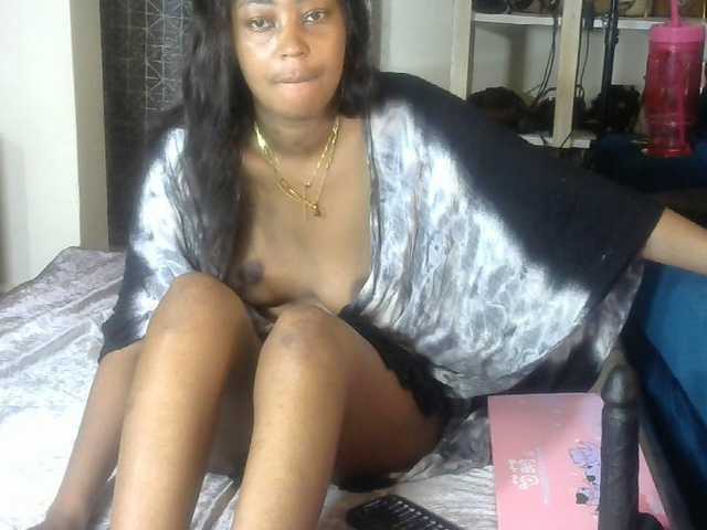 Petitlexxi live cam on BongaCams