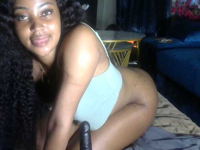 Petitlexxi's BongaCams show and profile