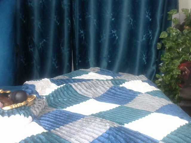 Petitlexxi's BongaCams show and profile