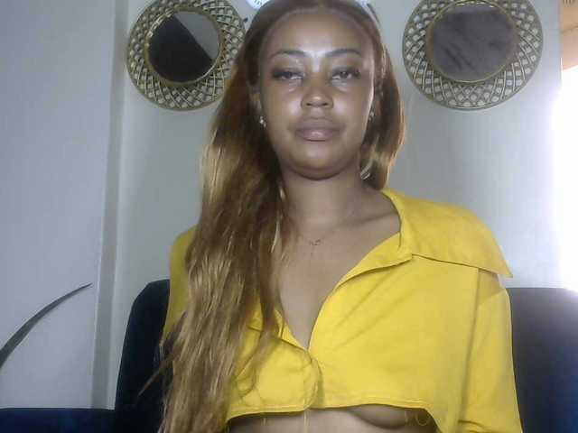 le modèle Petitlexxi est en webcam porno dans un show sur le site bongacams, il possède les tags suivants: Ebony,Brunette,Trimmed