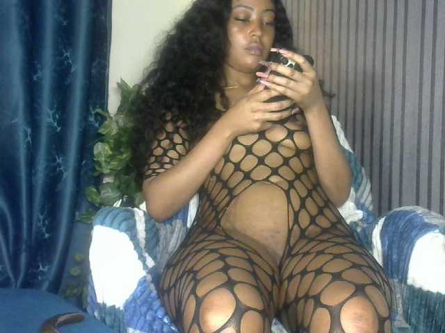 Petitlexxi's BongaCams show and profile