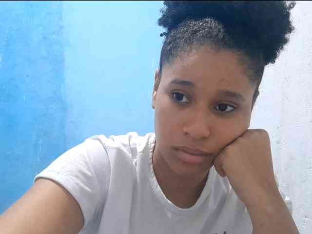 RomanaBeatson webcam