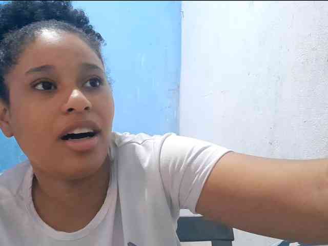 RomanaBeatson webcam