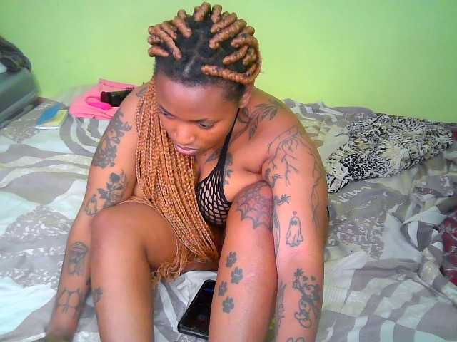 Blackchully9 live cam on BongaCams