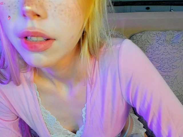 UwuFlower live cam on BongaCams