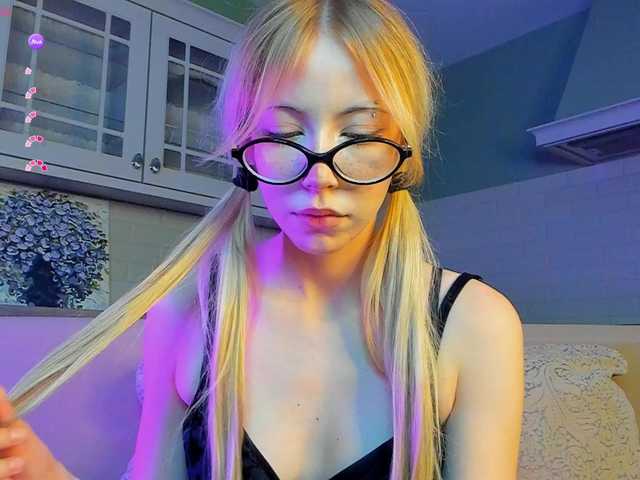 UwuFlower live cam on BongaCams
