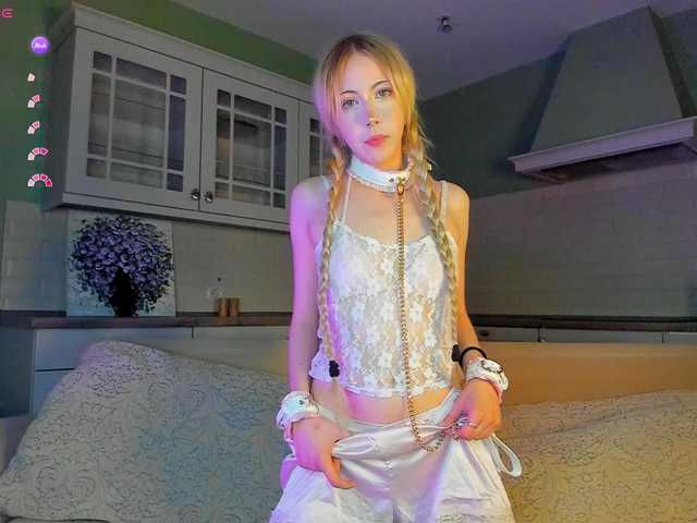 UwuFlower live cam on BongaCams