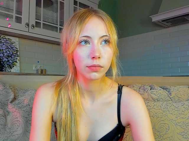 UwuFlower live webcam show