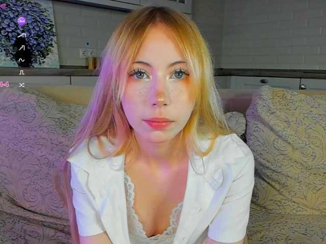 UwuFlower live cam on BongaCams