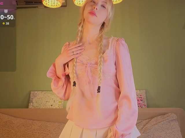 le modèle UwuFlower est en webcam porno dans un show sur le site bongacams, il possède les tags suivants: White/Caucasian,Blonde,Shaved