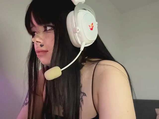 QuianaDearman's BongaCams show and profile