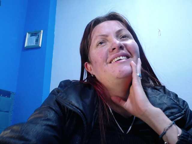 Carolinhe live cam on BongaCams
