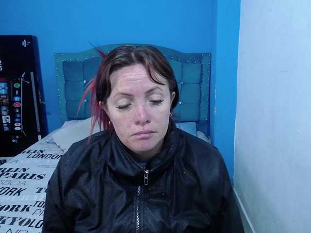 Carolinhe live cam preview