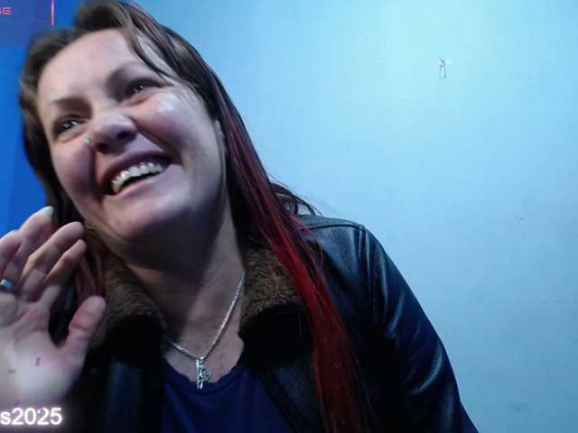 Carolinhe live cam on BongaCams