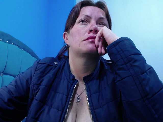 Carolinhe live cam preview