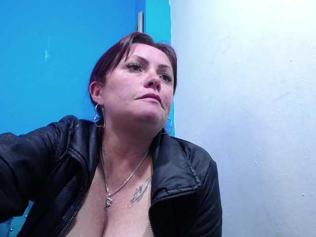 Carolinhe live cam on BongaCams