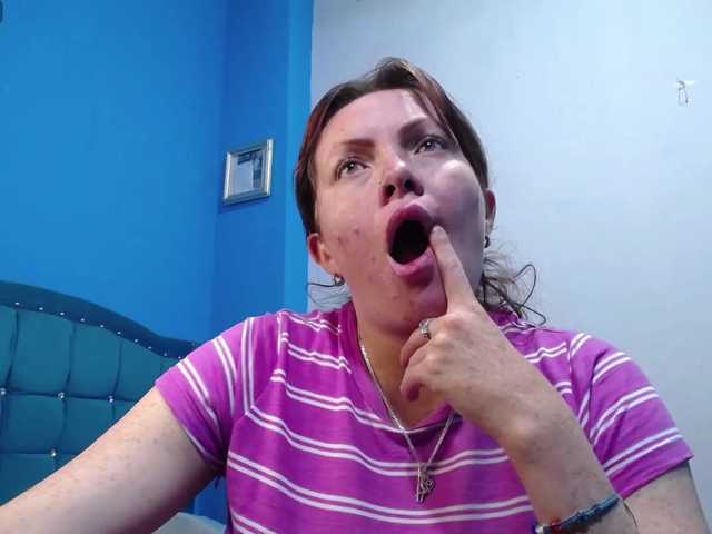 Carolinhe live cam on BongaCams