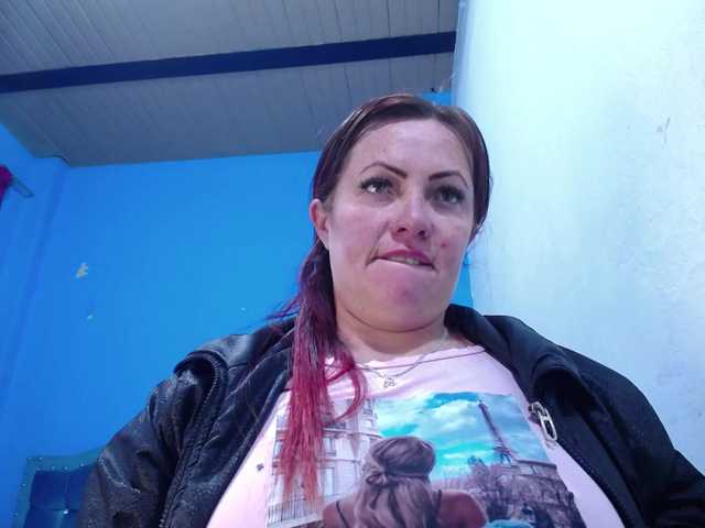 Carolinhe live webcam show