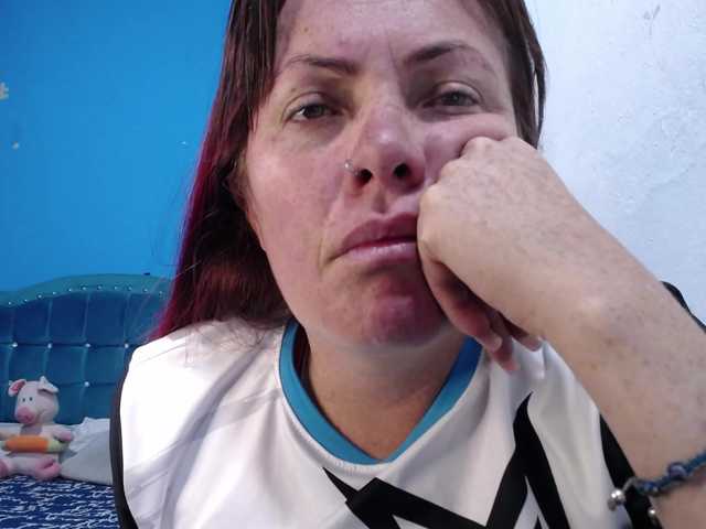 Carolinhe live cam on BongaCams