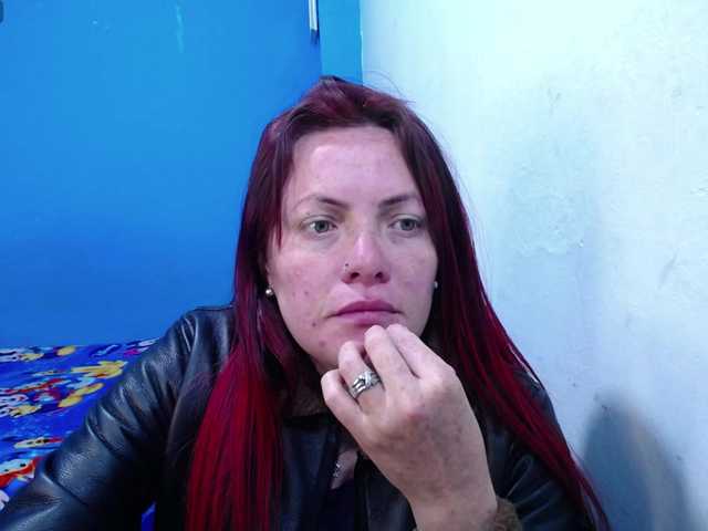 Carolinhe live cam on BongaCams
