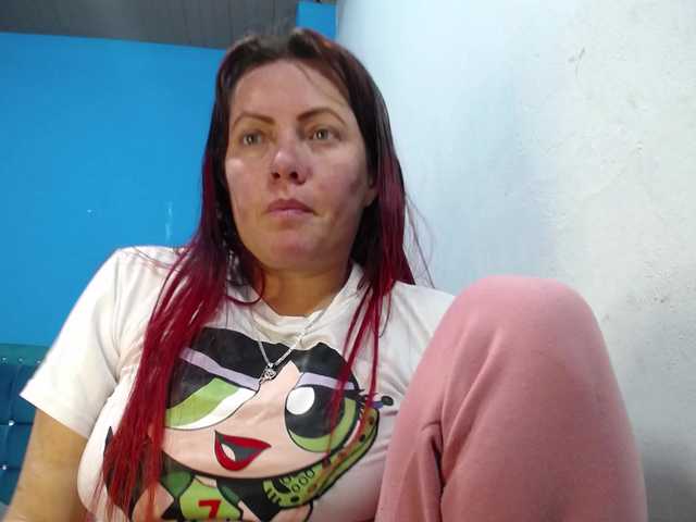 Carolinhe live cam on BongaCams