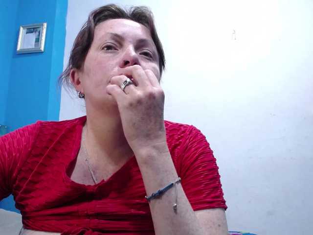 Carolinhe live cam preview
