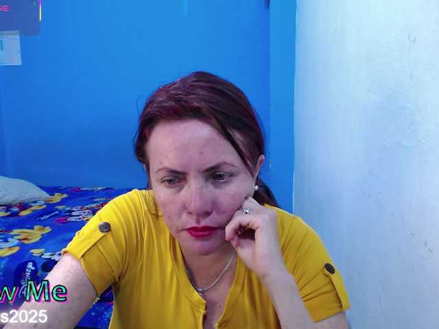 Carolinhe live cam on BongaCams